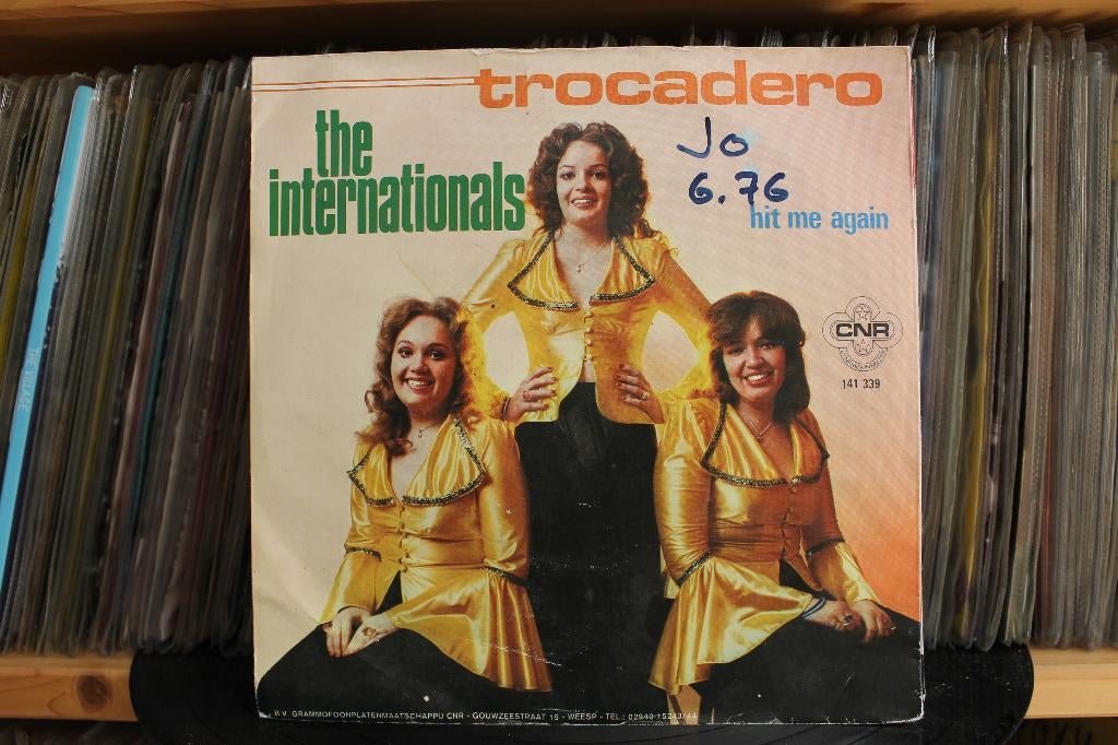 7" Single Internationals - Trocadero / Hit Me Again, Gebruikt, 7 inch, Single, Ophalen of Verzenden