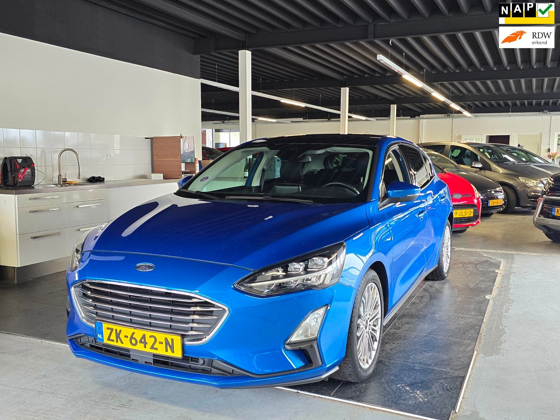 Ford Focus 1.0 EcoBoost Titanium Business/HISTORIE AANWEZIG, Blauw, Origineel Nederlands, Bedrijf, Handgeschakeld