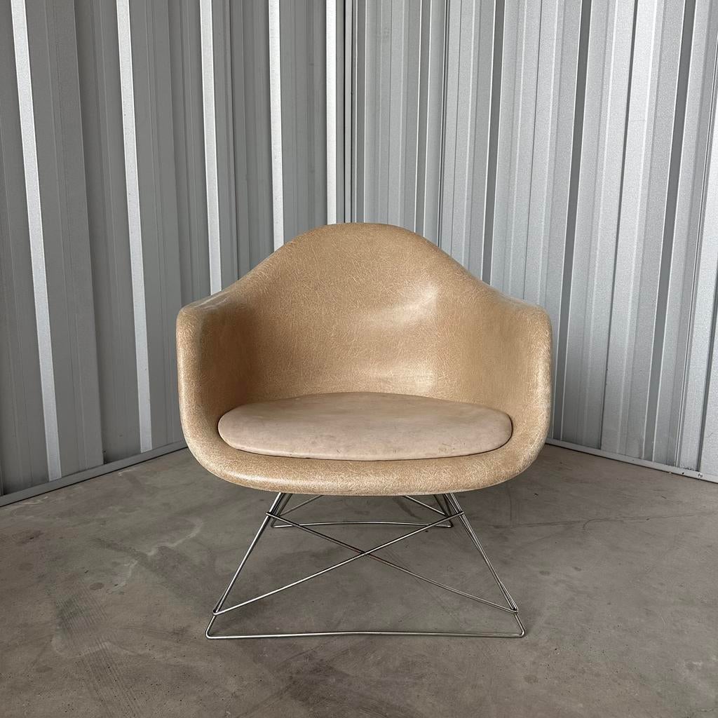 Eames LAR armchair, Charles Eames & Ray Eames, Herman Miller, Ophalen, Gebruikt, Overige kleuren, Eén