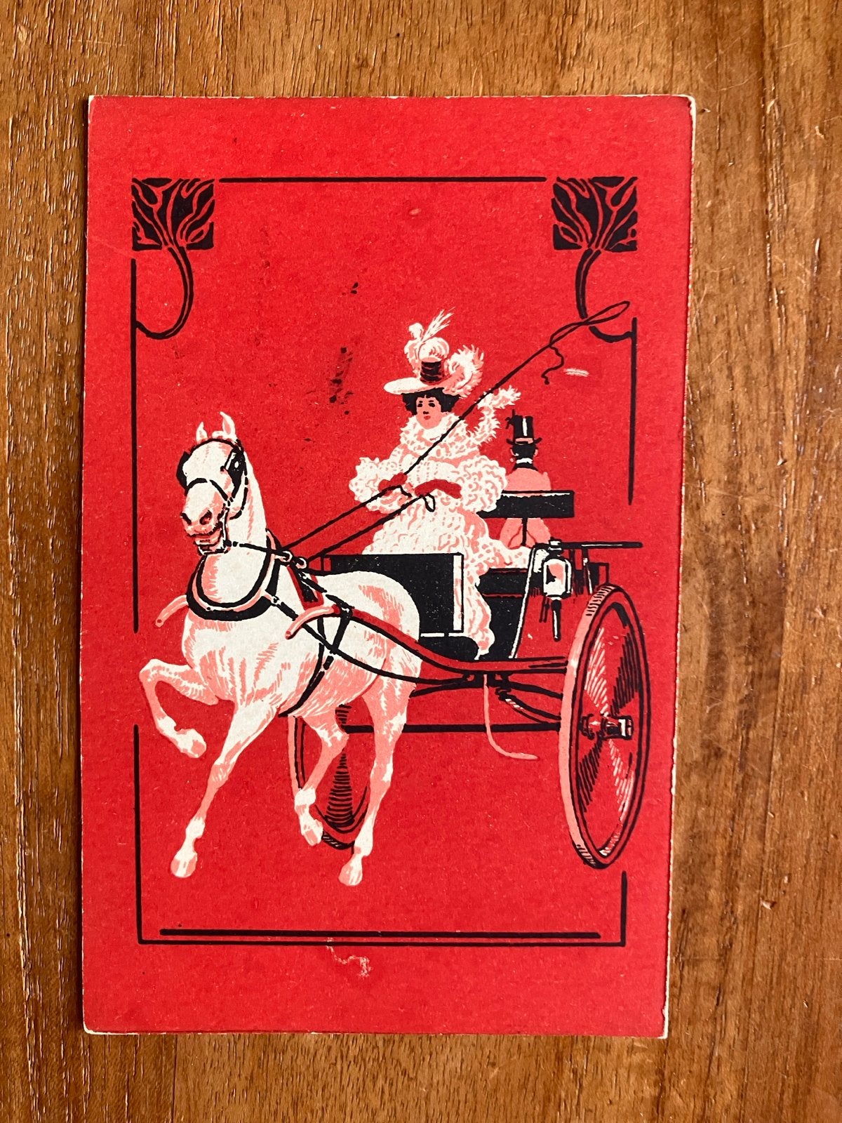 Antieke Franse Ansichtkaart: Dame Koets en schimmel paard, Ophalen of Verzenden, Voor 1920, Ongelopen, Voertuig