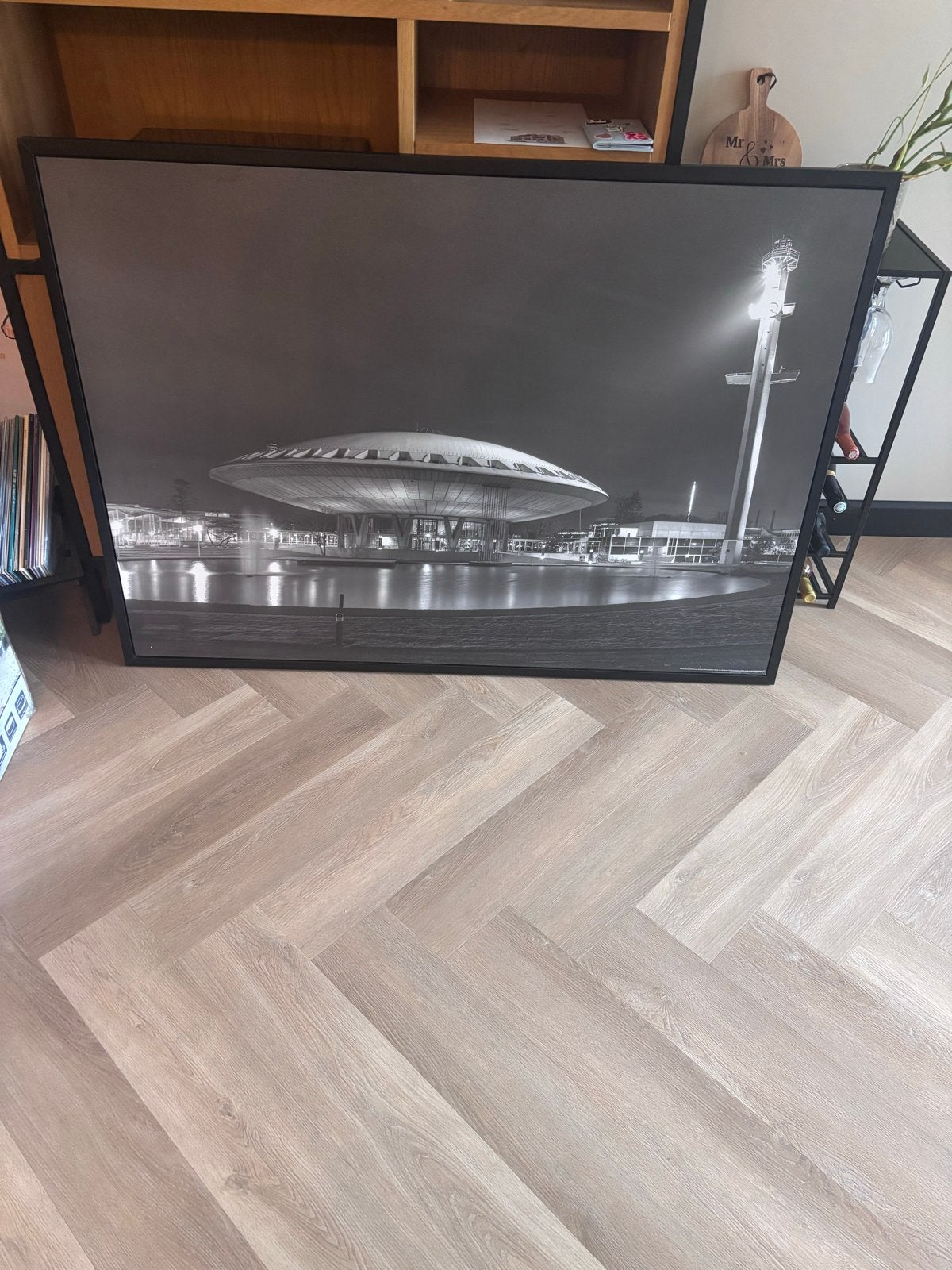 IKEA Schilderij Evoluon Eindhoven Zwart-Wit met Zwart Frame, Huis en Inrichting, Ophalen, Gebruikt, Schilderij