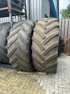 710/70R42 verschillende gebruikte banden, Ophalen