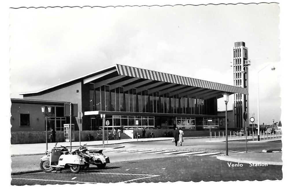Venlo - Station met oude scooters, Verzenden, 1960 tot 1980, Ongelopen, Limburg
