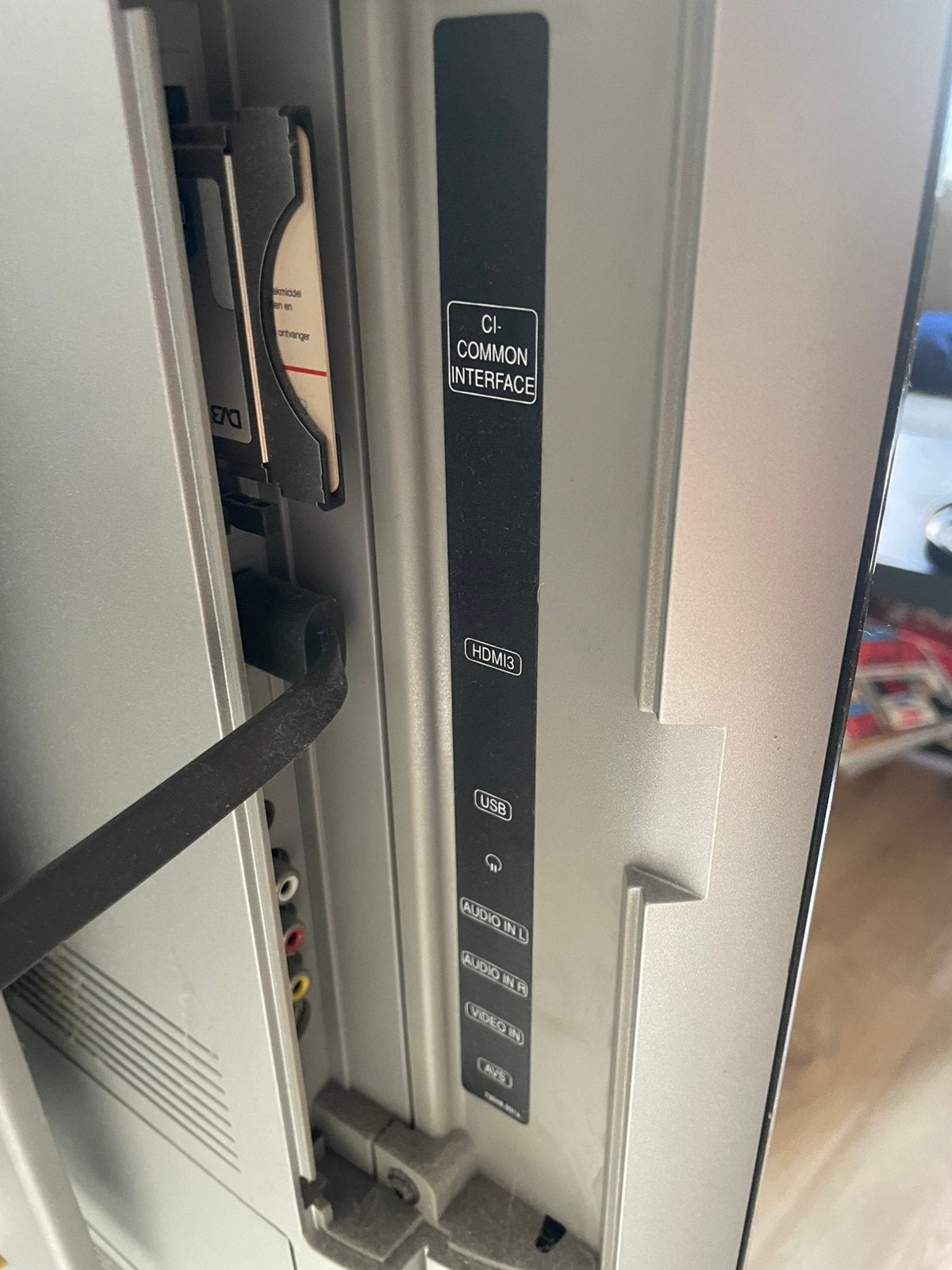 Loewe Art 42 SL Full HD 100Hz TV – design TV met draaivoet