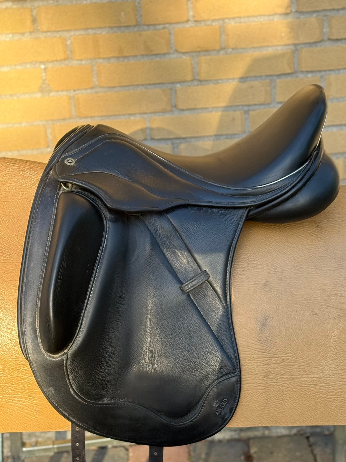 2 goedkope Award dressuur zadels, glitter&blok op het blad!, Dieren en Toebehoren, Paarden en Pony's | Zadels, Nieuw, Ophalen of Verzenden