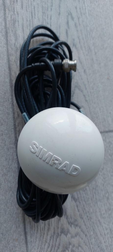 Simrad gps antenne (gps 5).
10 mtr kabel., Watersport en Boten, Ophalen of Verzenden, Zo goed als nieuw, Gps of Kompas