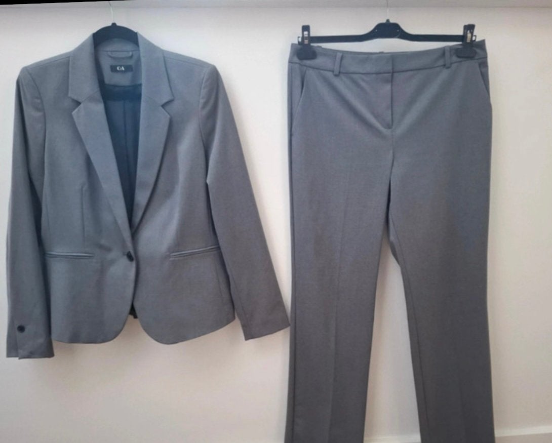 Grijs kostuum broekpak, Kleding | Dames, Maat 38/40 (M), Kostuum of Pak, Nieuw, Ophalen of Verzenden
