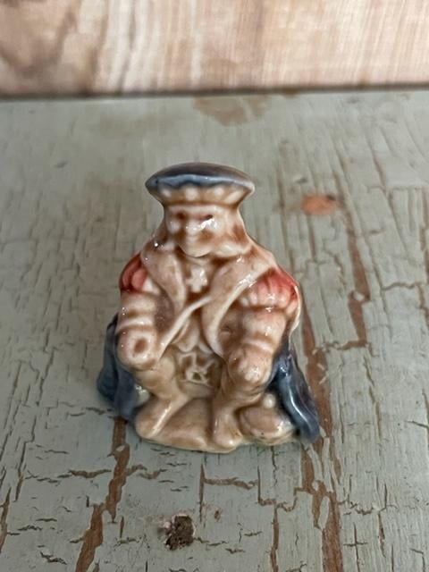 Klein beeldje porselein koning Whimsie, van Wade uit England, Ophalen