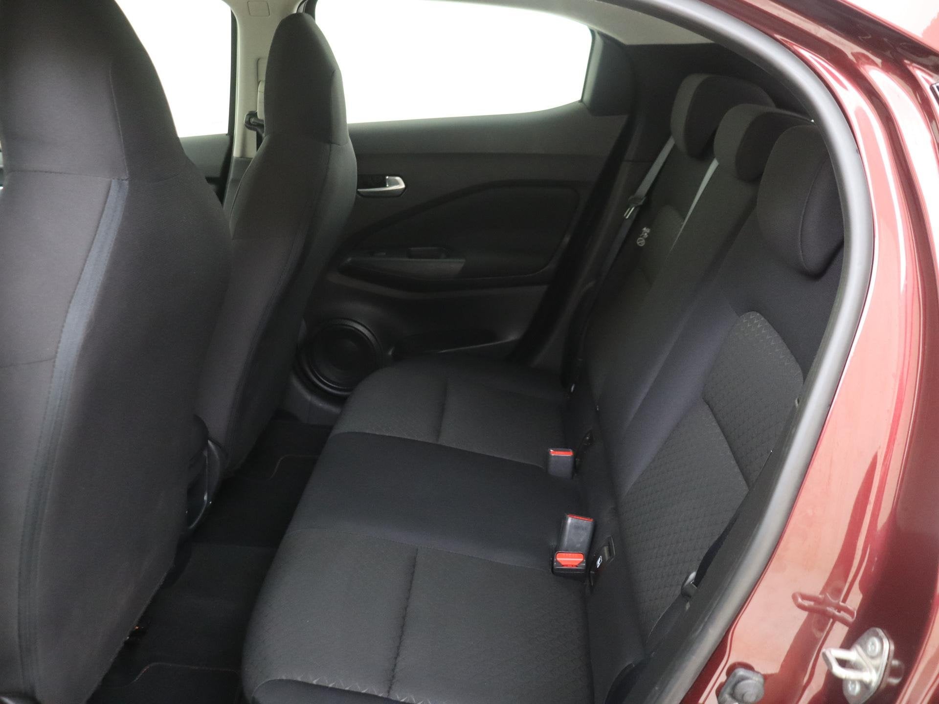 Foto 13 van Nissan Juke 1.0 DIG-T Acenta | Achteruitrijcamera | Wieldopp