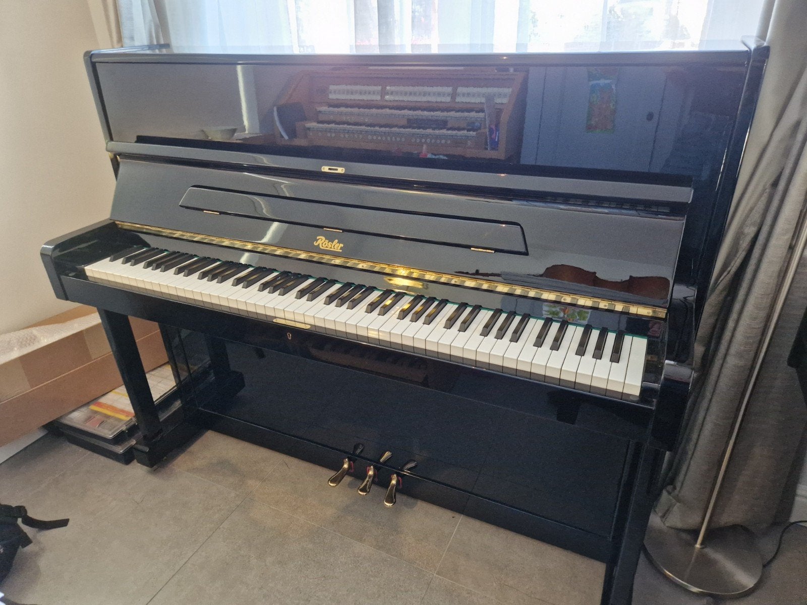 Rösler 118T (Petrof) 2003 - Zwart Hoogglans, Ophalen, Gebruikt, Zwart, Piano