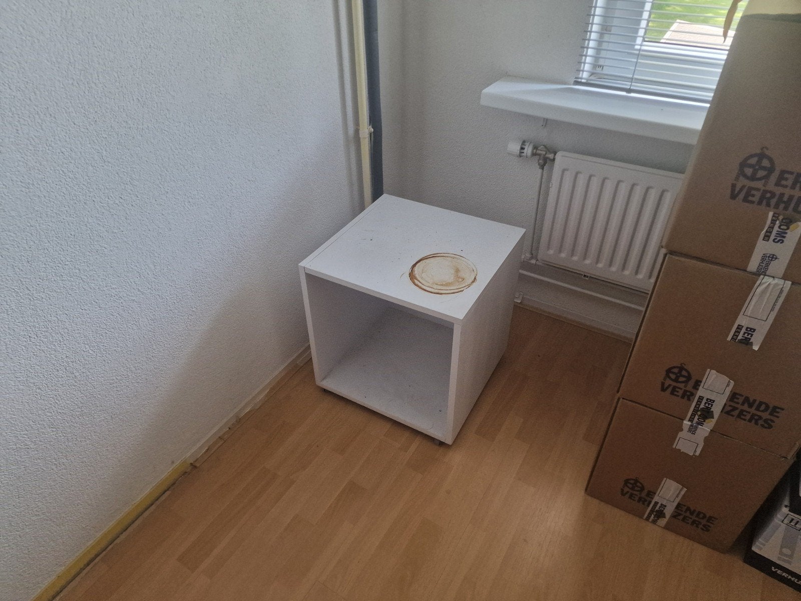 Wit kubus kastje met gebruikssporen, Ophalen of Verzenden, Gebruikt