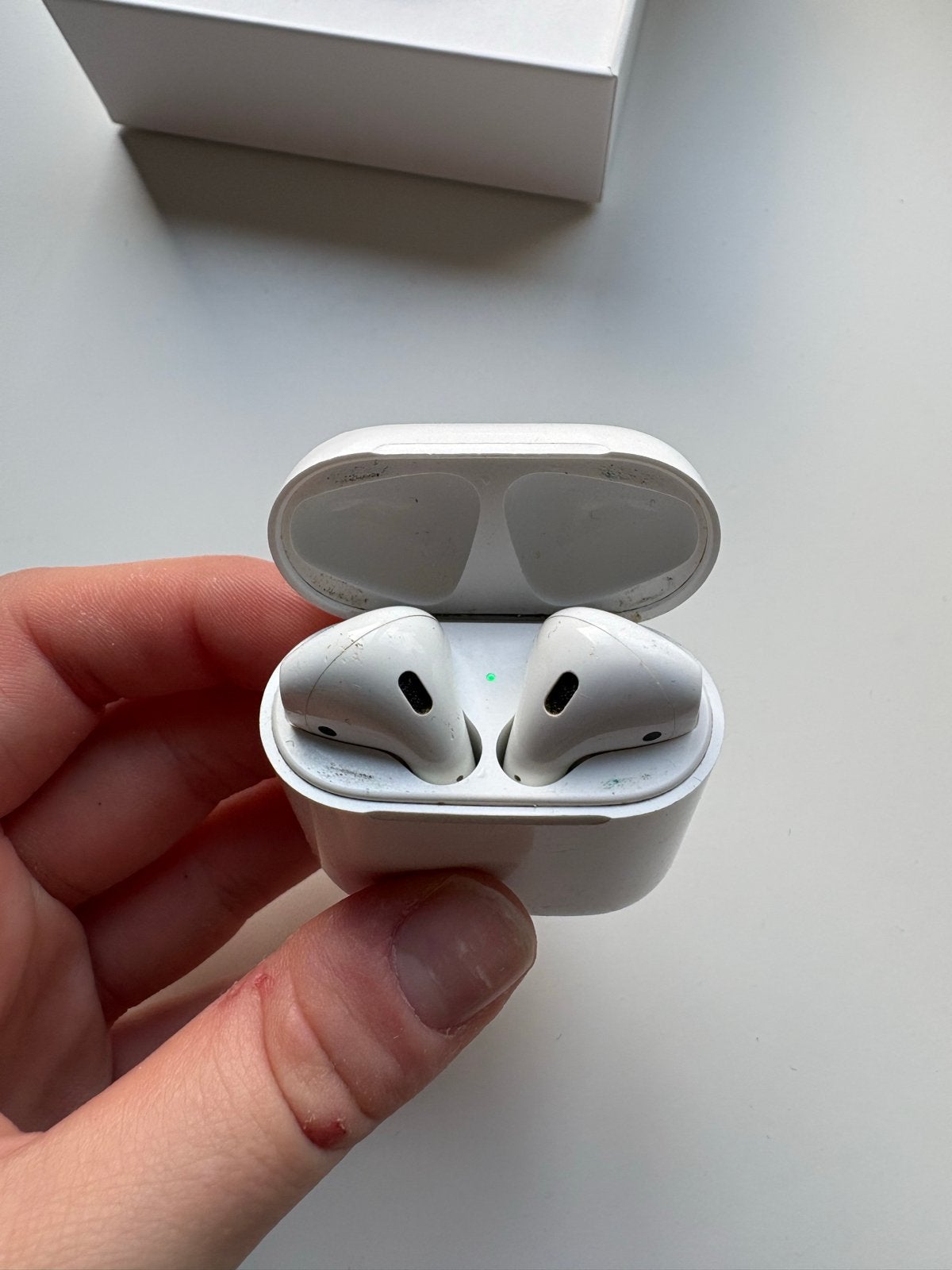 Foto 6 van Apple AirPods met oplaadcase (MV7N2ZM/A) - Geluidsprobleem