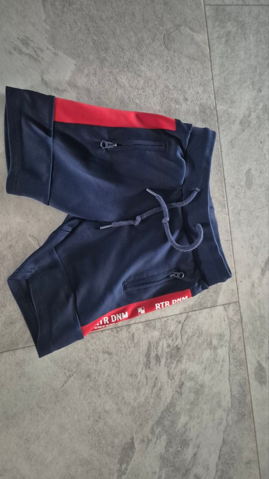 retour korte broek maar 116  max verstappen tshirt maat 116, Kinderen en Baby's, Ophalen of Verzenden, Jongen, Broek