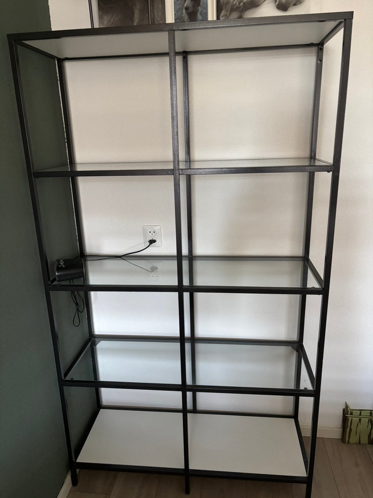 Wandkast van ikea met 3 glazen platen, Ophalen, Zo goed als nieuw