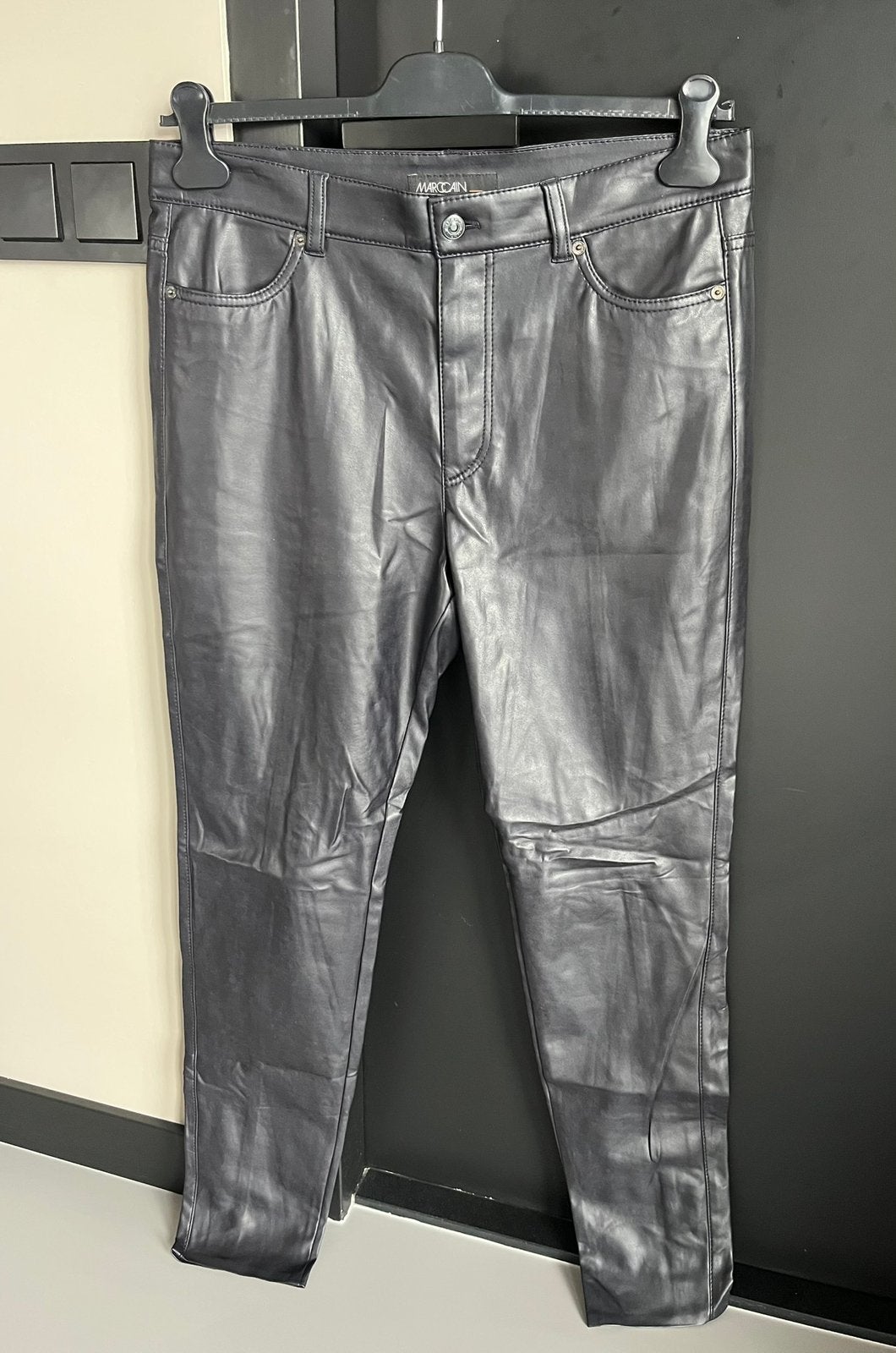 Nieuw! Marccain fun leather broek zwart N5 40 42, Zwart, Maat 42/44 (L), Nieuw, Ophalen of Verzenden