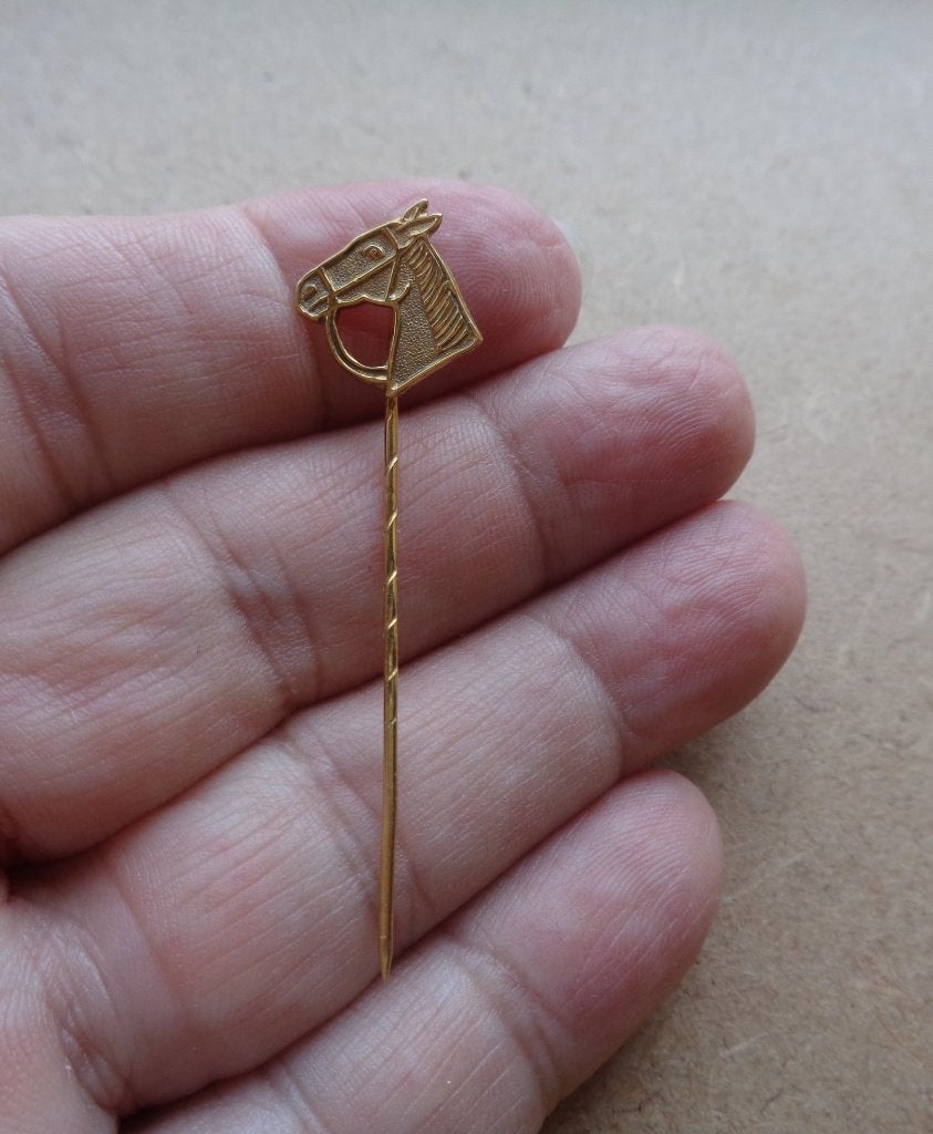 14 karaat 585 gouden rever speld paard [973], 4 tot 7 cm, Ophalen of Verzenden, Zo goed als nieuw, Goud