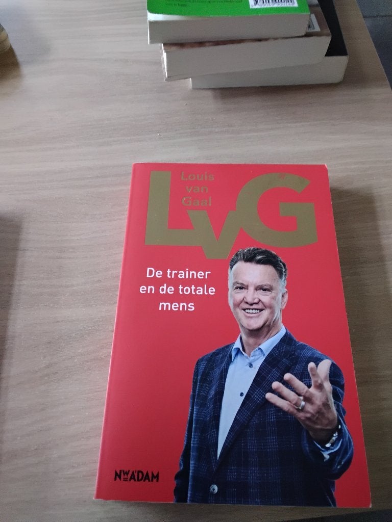 Voetbalboek, Ophalen of Verzenden, Gelezen, Balsport