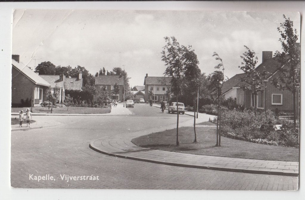 162 Kapelle LEZEN Vijverstraat met Kinderen Auto's Mensen, Verzenden, 1960 tot 1980, Gelopen, Zeeland