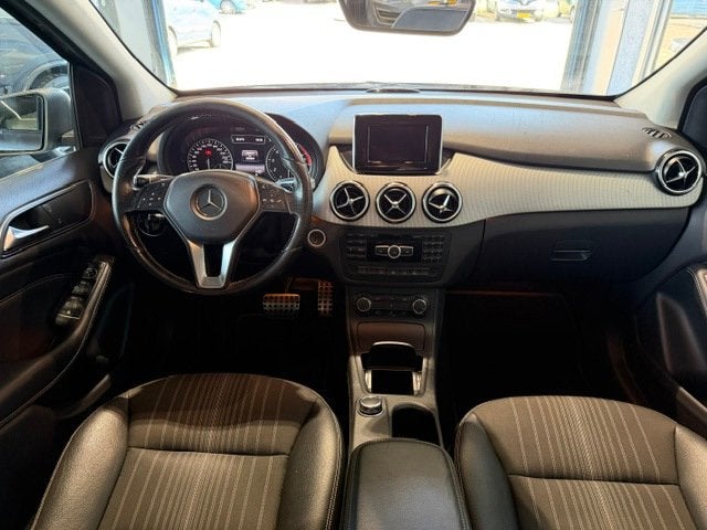 Mercedes-Benz B-klasse 180 Ambition Aut.|Navi|Cruise|Trekhaa, 1325 kg, Gebruikt, Euro 6, 4 cilinders