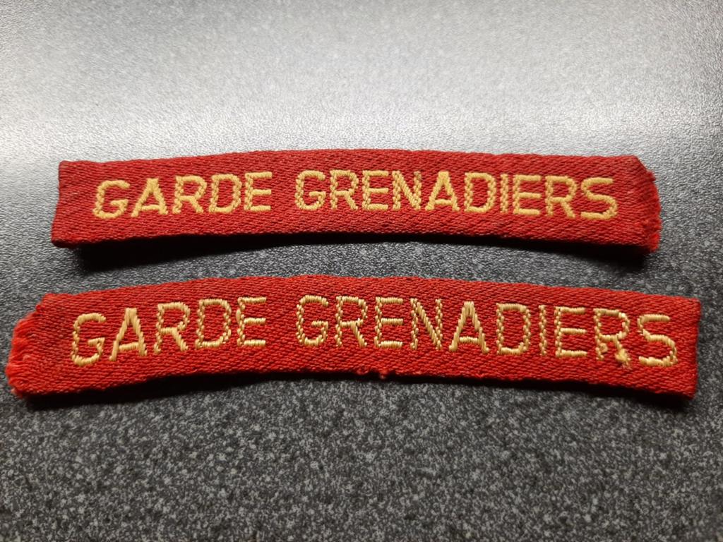GARDE GRENADIERS  / verschillend borduursel letters., Verzamelen, Ophalen of Verzenden, Landmacht, Nederland, Embleem of Badge
