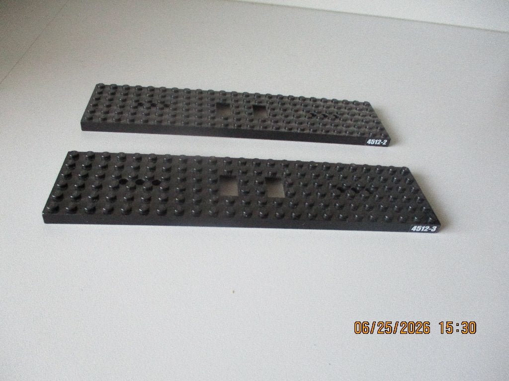 LEGO 2 9v ZWARTE Treinbodemplaten 24x6 4512 perfecte staat!, Ophalen of Verzenden, Gebruikt