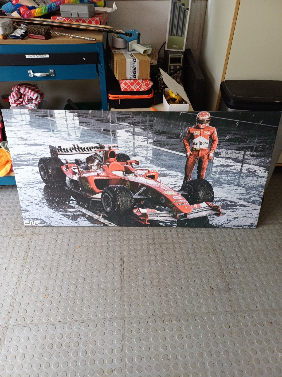 Formule 1 poster op hardboard plaat, Ophalen, Zo goed als nieuw, Foto of Poster, Minder dan 50 cm