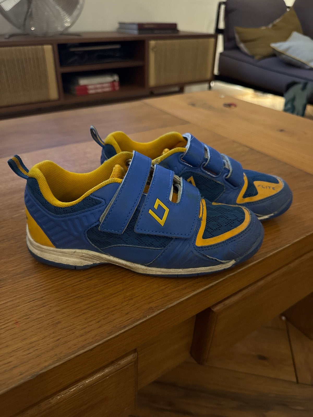 Brabo hockeyschoenen maat 32, Sport en Fitness, Ophalen, Gebruikt, Schoenen