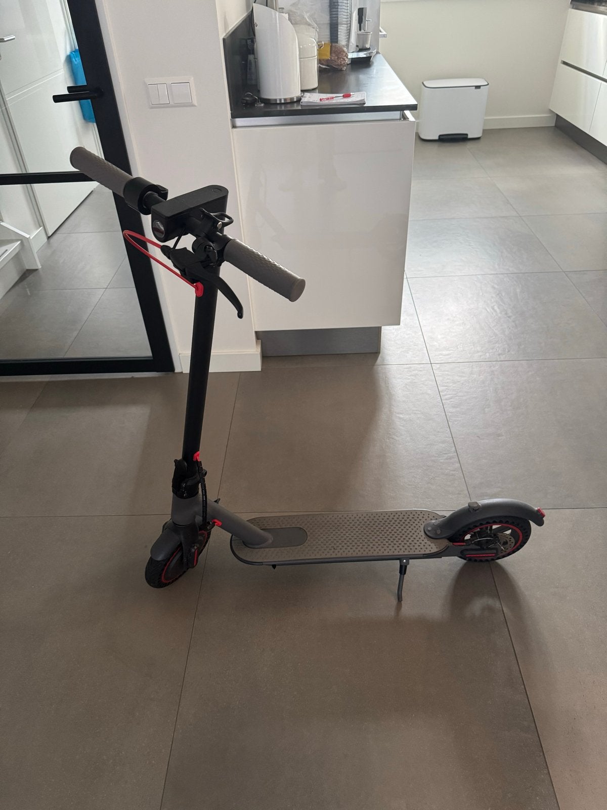 E-step grijs rood, Ophalen, Gebruikt, Elektrische step (E-scooter)