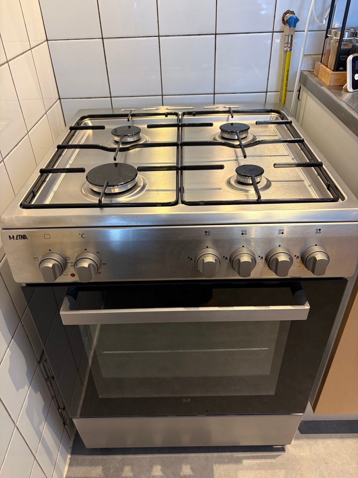 ETNA gasfornuis met oven (met nog 3,5 jaar garantie), Witgoed en Apparatuur, Ophalen, 4 kookzones, Zo goed als nieuw, Gas