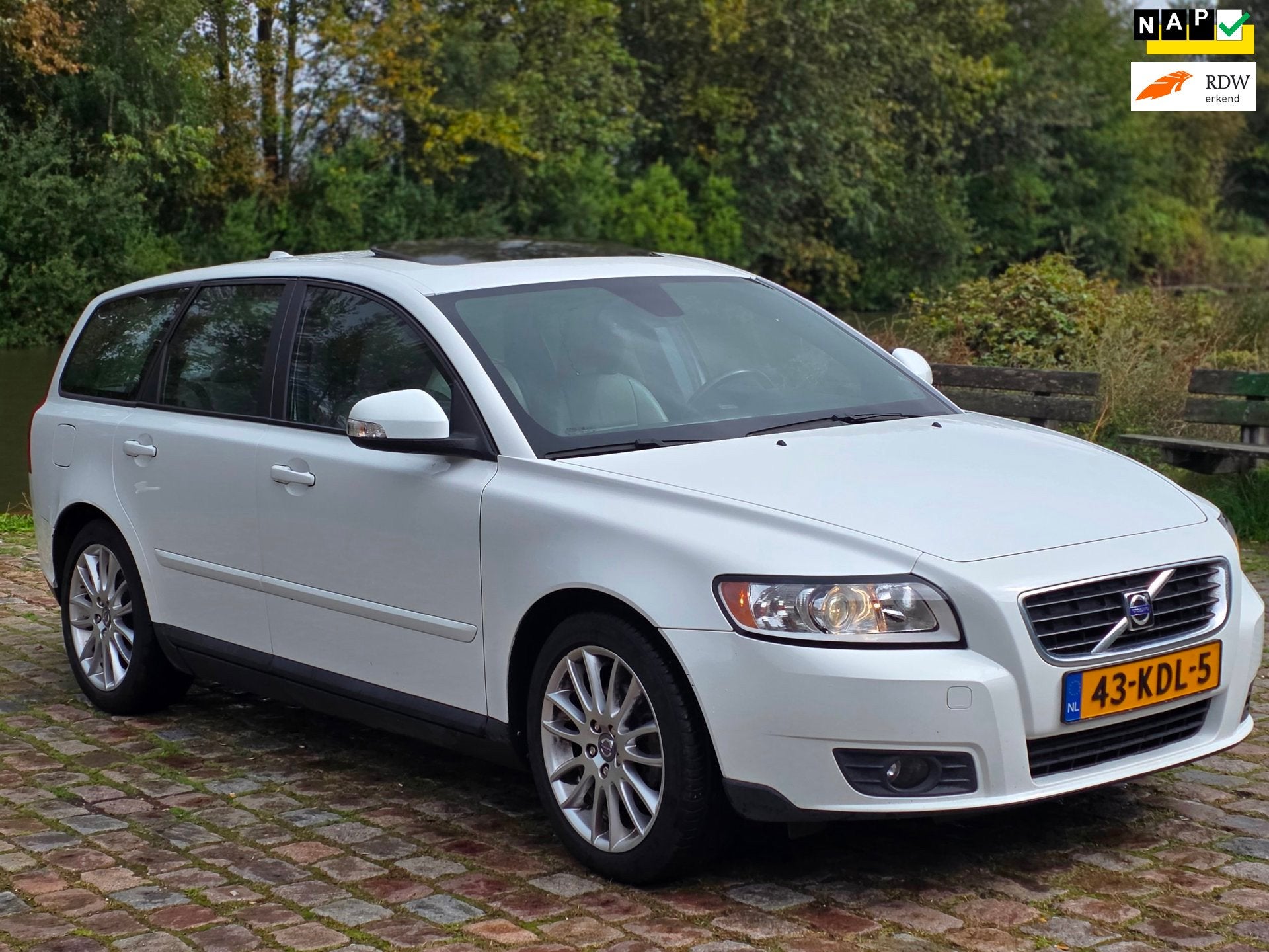 Volvo V50 1.6D S/S 1e eigenaar uniek km org nl auto leerbeke, Auto's, Voorwielaandrijving, Gebruikt, 4 cilinders, 700 kg