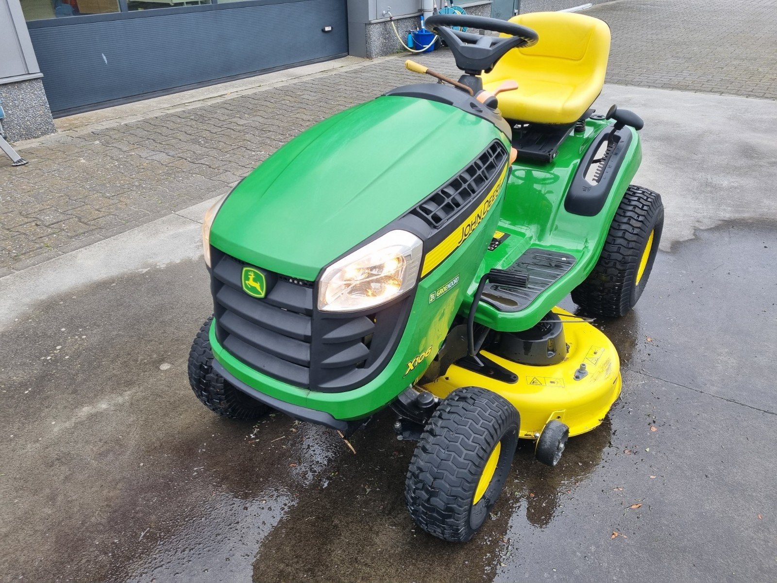 John Deere X106 Zitmaaier - Zo goed als nieuw, Opvangzak, Zo goed als nieuw, 90 tot 120 cm, Ophalen