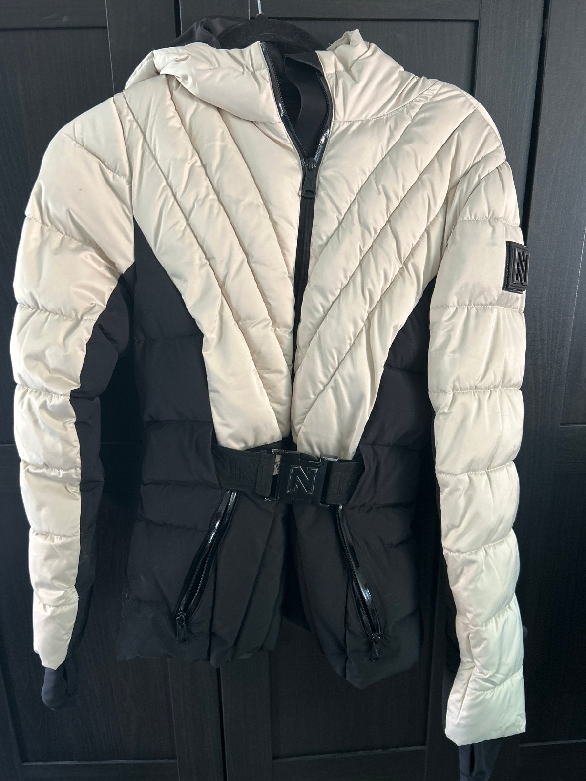 Nikkie gewatteerde jas met riem - Maat 36 (S), Ophalen, Zo goed als nieuw, Maat 36 (S), Beige