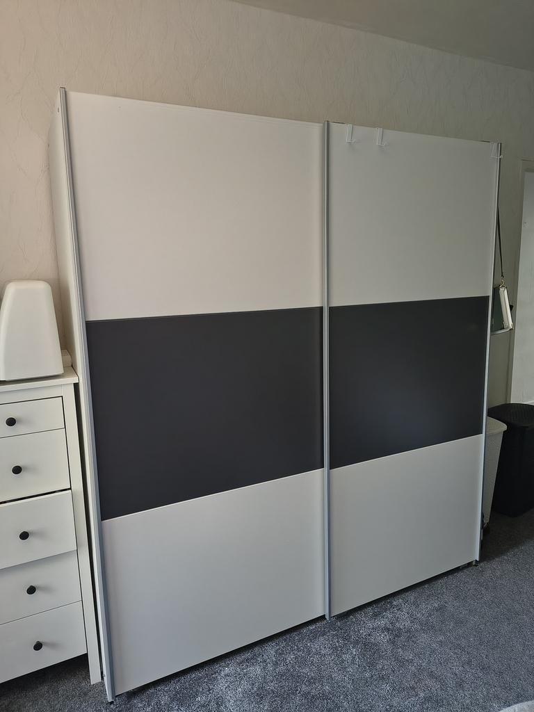 Schuifdeurkast wit, Ophalen, 50 tot 100 cm, Zo goed als nieuw, 150 tot 200 cm