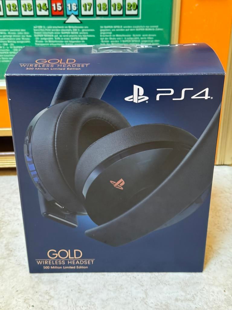 PS4 500 Million Limited Edition Gold Headset PlayStation 4&5, Ophalen of Verzenden, Zo goed als nieuw, PlayStation 4
