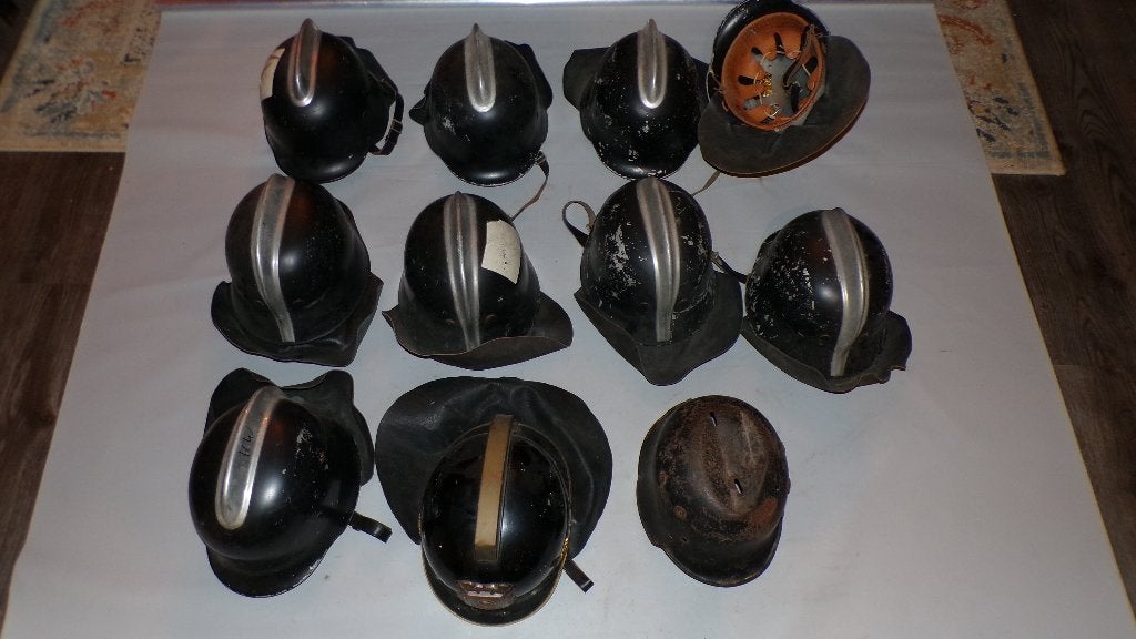 Grote partij brandweerhelmen ca. 1910 / 1970, Verzenden, Overige soorten, Nederland, Helm of Baret