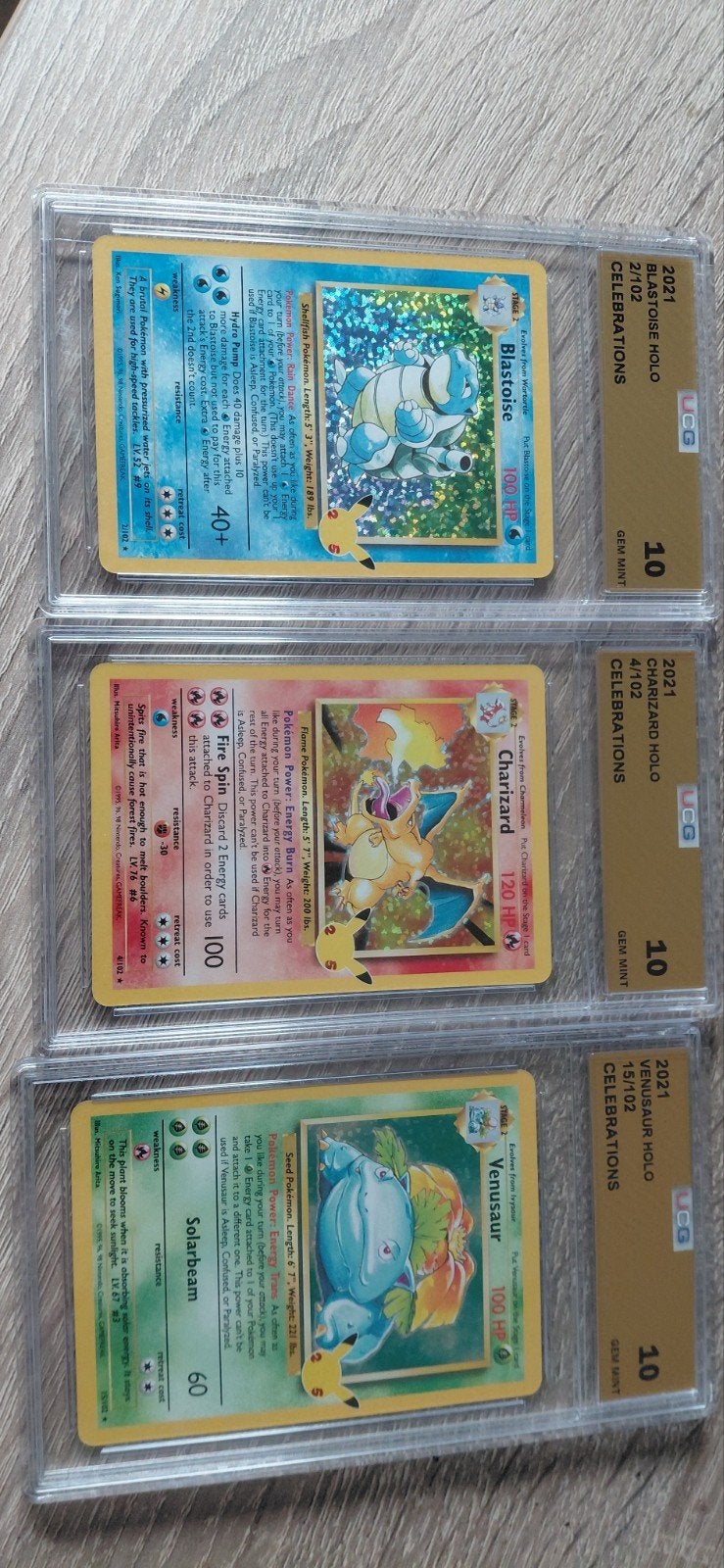 Pokémon Celeb. 25th: Charizard, Blastoise, Venusaur (UC, Verzenden, Zo goed als nieuw, Sleeves of Kaarthoesjes