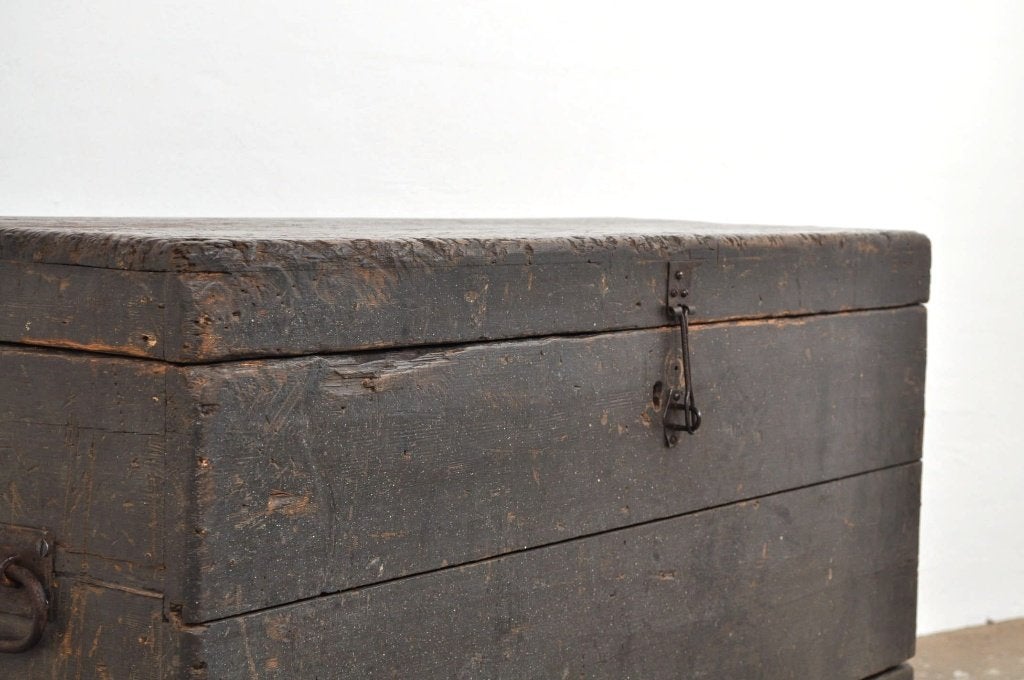 Antieke grenen kist smeedijzeren beslag 1870, Minder dan 50 cm, Gebruikt, 50 tot 100 cm, Ophalen of Verzenden