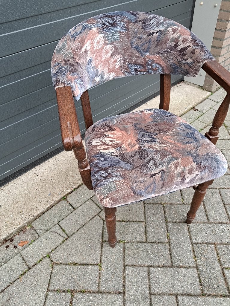Stoel (massief eikenhout) met leuningen., Huis en Inrichting, Stoelen, Gebruikt, Bruin, Ophalen of Verzenden, Stof