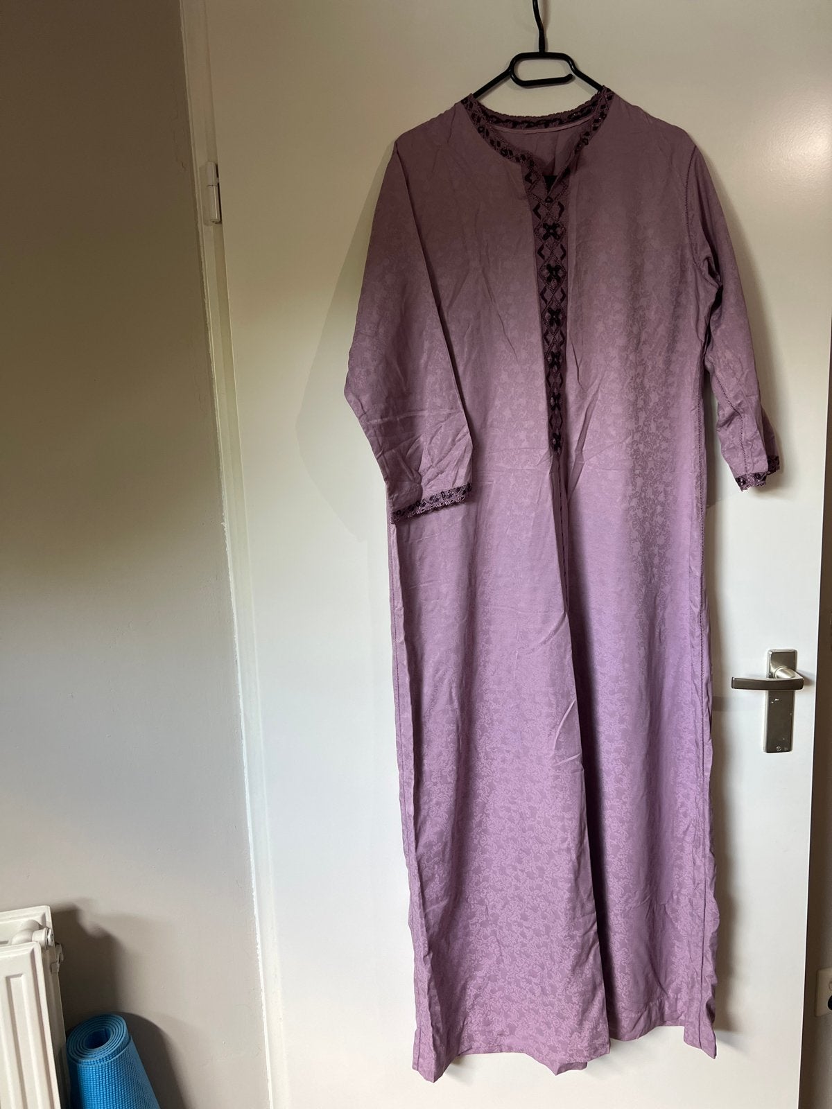 Paarse /lila djellaba /kaftan met Borduurwerk - Maat M, Maat 38/40 (M), Paars, Ophalen of Verzenden, Zo goed als nieuw