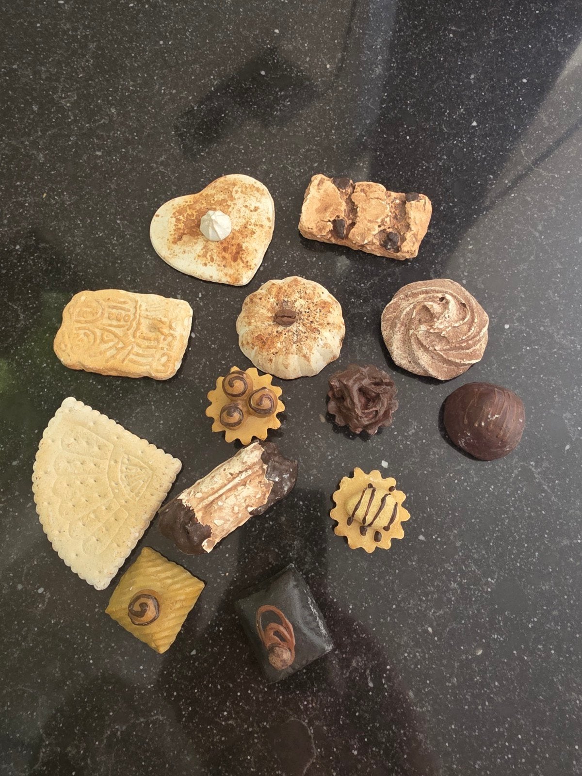 decoratie steen gebakken koekjes en chocolade, Ophalen of Verzenden, Zo goed als nieuw, Steen/keramiek, Decoratieobject