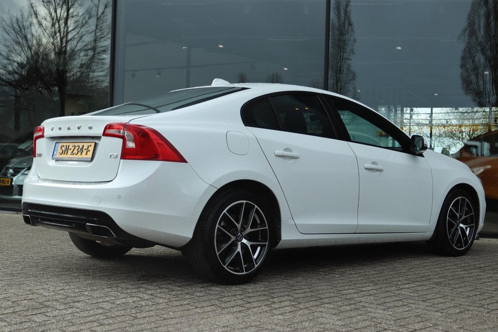 VOLVO S60 1.5 T3 POLAR+ DYNAMIC AUT. | SCHUIF/KANTEL DAK | C, 4 cilinders, Automatische klimaatregeling, S60, Wit