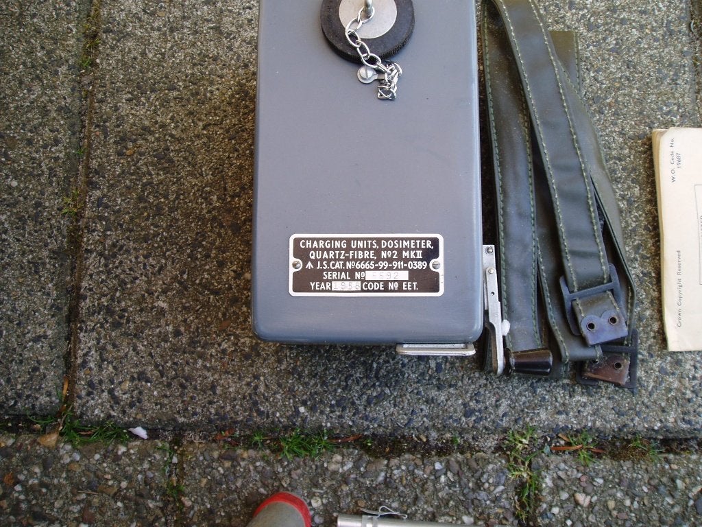 Stralingsmeter met uitleesunit bjr. 1958 ex leger en BB, Ophalen of Verzenden, Landmacht, Nederland, Overige typen