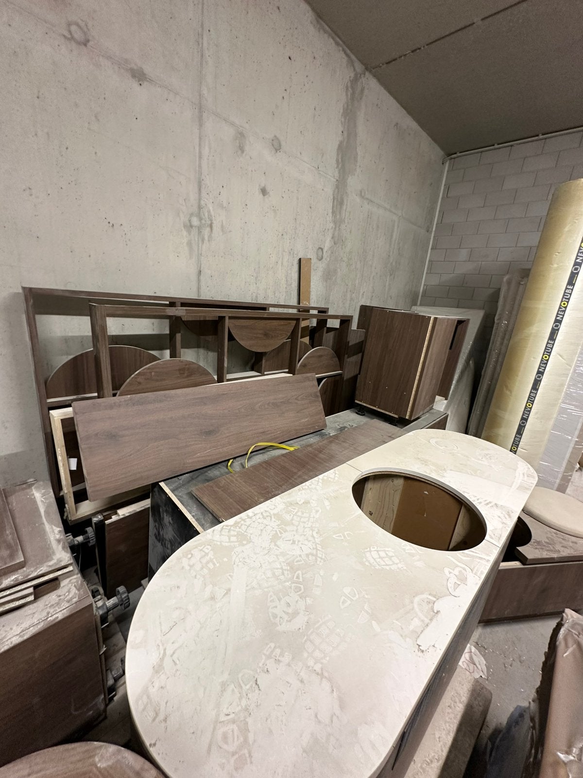 Walnootbruin decolegno meubels, Ophalen, 50 tot 100 cm, Zo goed als nieuw, Minder dan 100 cm