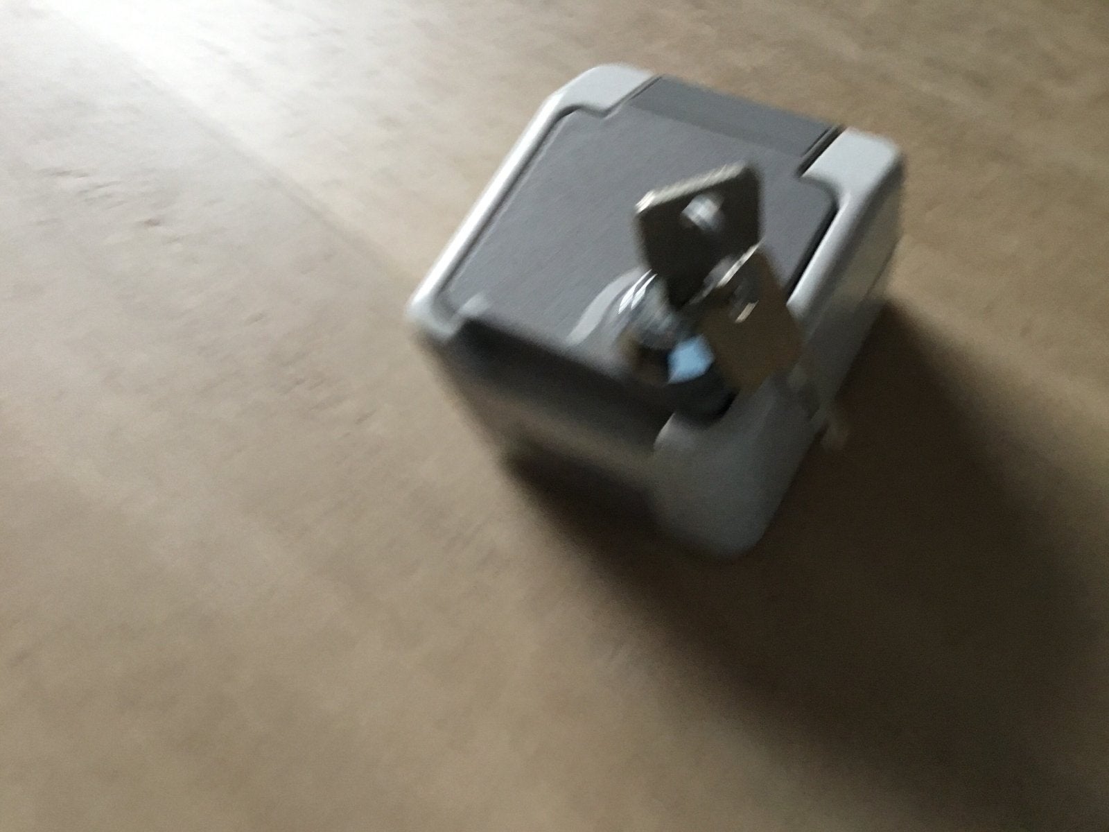 Afsluitbaar buitenstopcontact - ideaal voor camping/terras, Doe-het-zelf en Verbouw, Elektra en Kabels, Ophalen of Verzenden, Nieuw