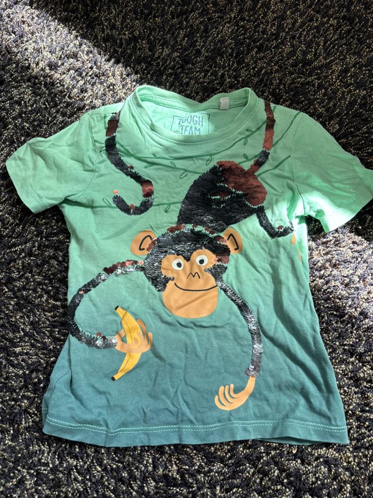 Shirt met aapje. Maat 104. Korte mouw, Ophalen, Zo goed als nieuw