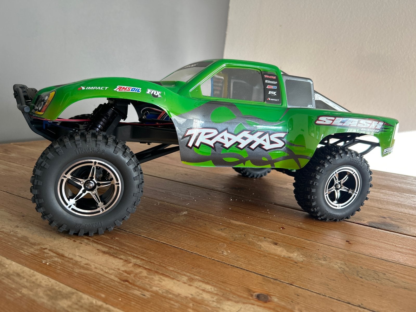Traxxas Slash RC auto - Zo goed als nieuw, Auto offroad, Nieuw, Schaal 1:10, RTR (Ready to Run)
