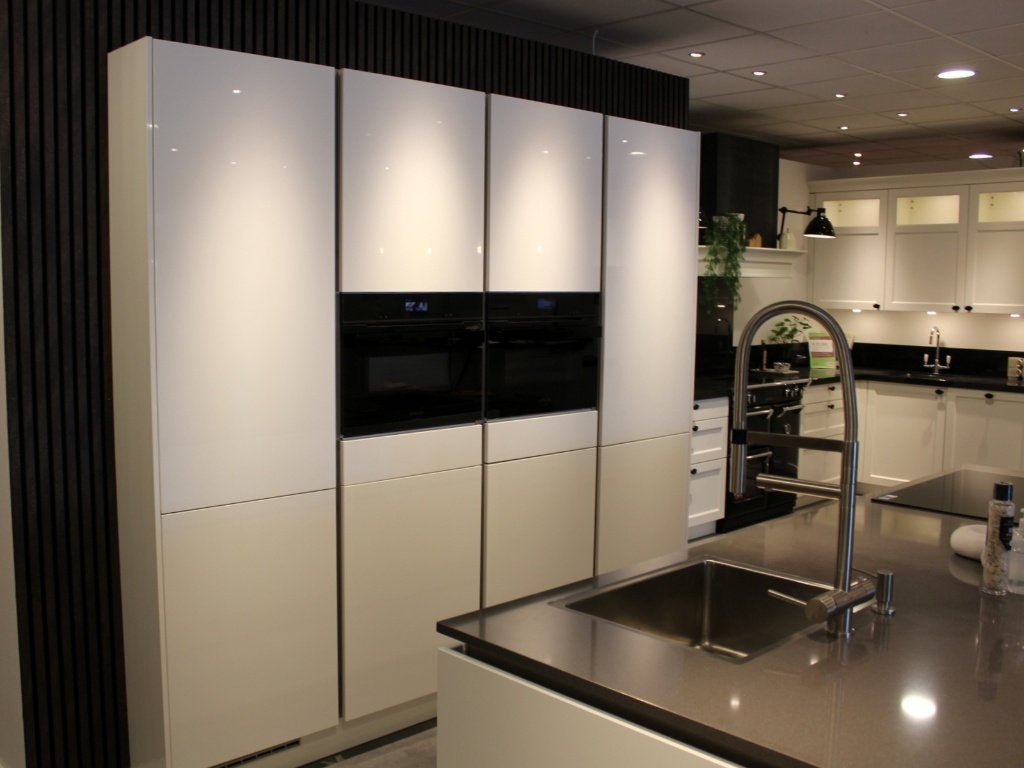 AF 6 – Luxe Nobilia Lido eilandkeuken met Siemens iQ700, Huis en Inrichting, Keuken | Complete keukens, Ophalen, Overige typen