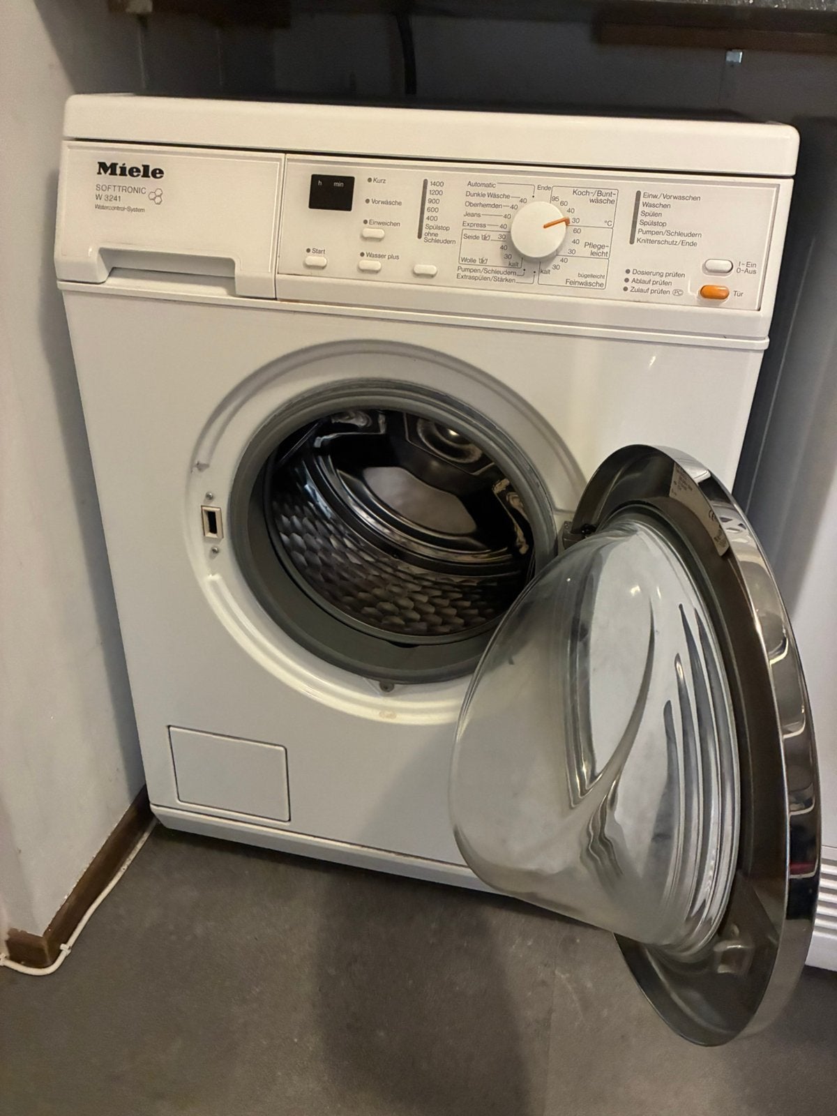 Stoere, degelijke Miele wasmachine