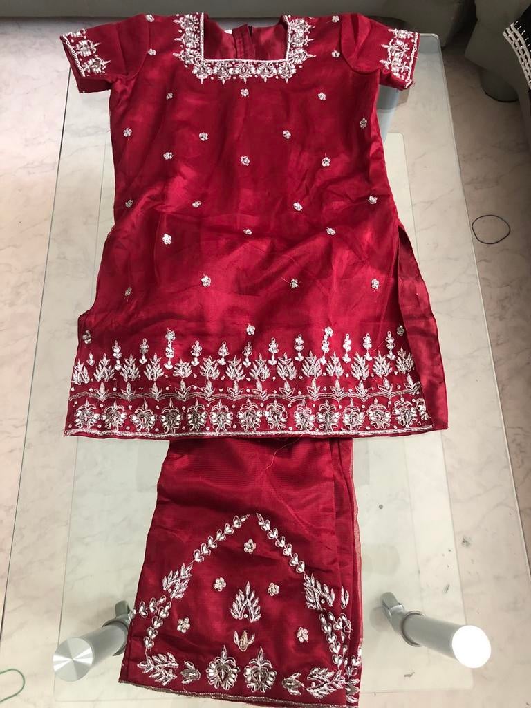 Bollywood Salwar Kameez - Rood met Zilver Borduurwerk, Kleding | Dames, Ophalen of Verzenden, Zo goed als nieuw