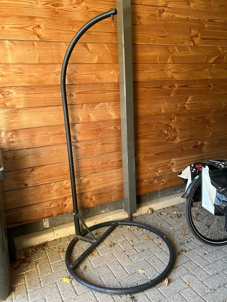 Zwarte metalen standaard voor hangstoel, Ophalen of Verzenden, Gebruikt